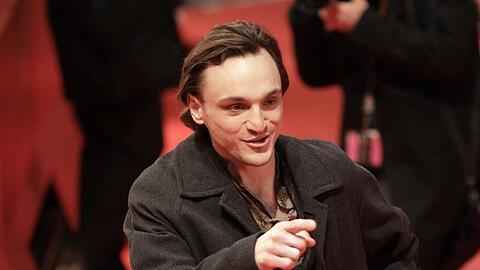 Franz Rogowski spielt eine der Hauptrollen in "Ich war zuhause, aber".