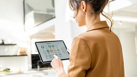 Mit einem kompletten Smart-Home-System lässt sich jeder Winkel des digitalen Zuhauses kontrollieren - auch in puncto Stromverbrauch.