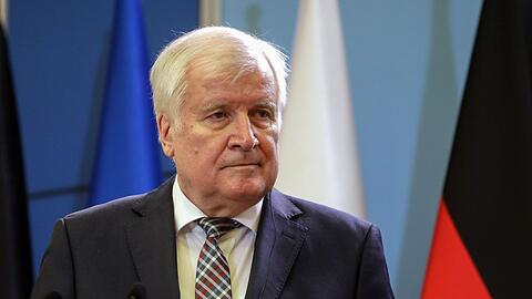 Horst Seehofer (CSU), ehemaliger Ministerpräsident, vor der Presse.