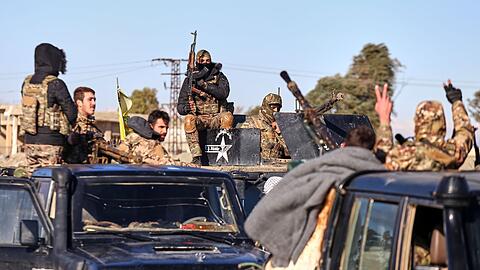 Syrische Regierungstruppen setzen Kurdenmilizen unter Druck und &uuml;bernehmen immer mehr Gebiete von ihnen.