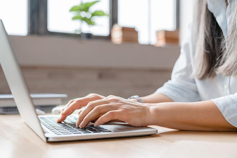 Wer sich nicht sicher ist, ob das eigene Prokrastinieren in einen behandlungsbedürftigen Bereich hineinreicht, kann zum Beispiel bei der Prokrastinationsambulanz der Westfälischen Wilhelms-Universität Münster online und anonym einen Selbsttest machen und sich Tipps holen. Wer sich nicht sicher ist, ob das eigene Prokrastinieren in einen behandlungsbedürftigen Bereich hineinreicht, kann zum Beispiel bei der Prokrastinationsambulanz der Westfälischen Wilhelms-Universität Münster online und anonym einen Selbsttest machen und sich Tipps holen.