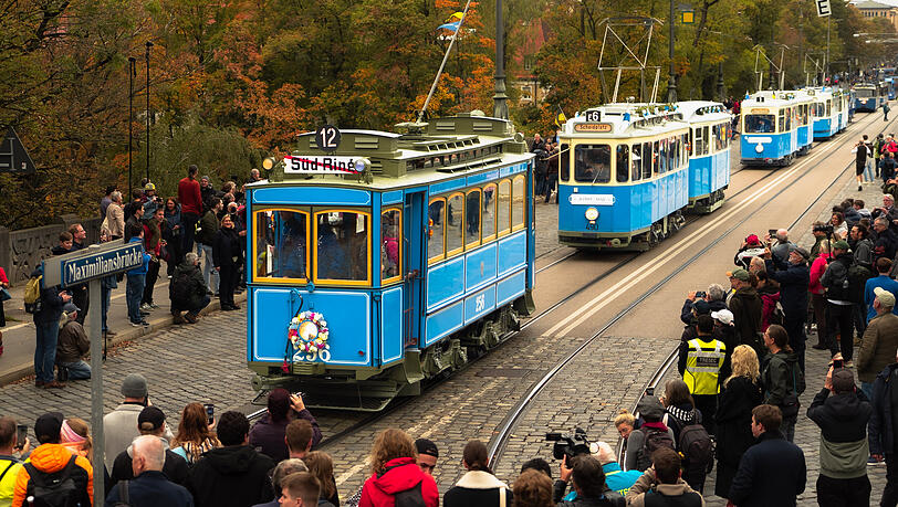 150 Jahre Münchner Tram-Geschichte war am Samstag auf den Gleisen unterwegs. 150 Jahre Münchner Tram-Geschichte war am Samstag auf den Gleisen unterwegs.