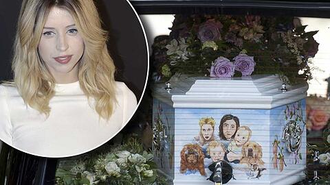 Weißer Sarg, blaue Wolken, Bilder ihrer Kinder und ihres Mannes: Peaches Geldof wurde in einem bemalten Sarg beerdigt. Die Bilder von der Beerdigung und der Trauerfeier...