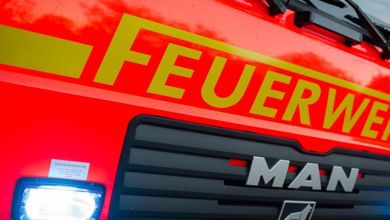 Ein Fahrzeug der Feuerwehr. Foto: Daniel Bockwoldt/Archivbild Ein Fahrzeug der Feuerwehr. Foto: Daniel Bockwoldt/Archivbild