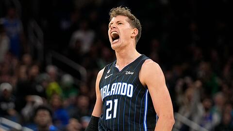 Moritz Wagner von den Orlando Magic jubelt nach einem 3-Punkte-Wurf.