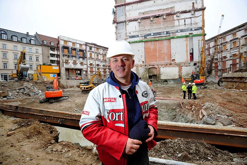 Josef E. Köpplinger auf der Baustelle des Gärtnerplatztheaters.