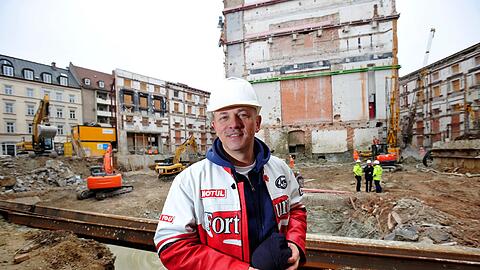 Josef E. Köpplinger auf der Baustelle des Gärtnerplatztheaters.