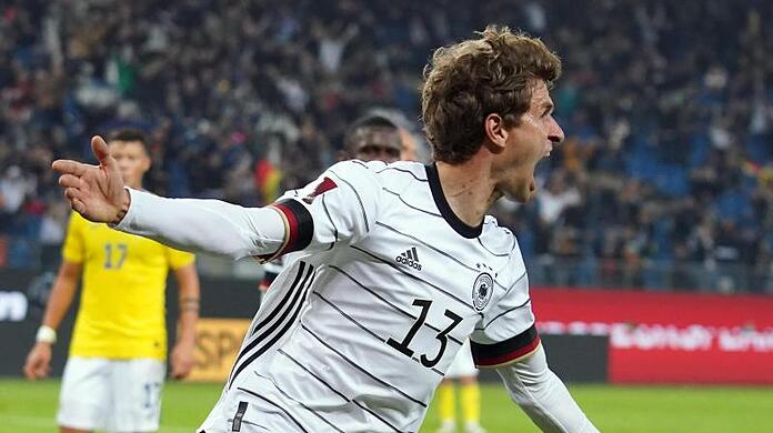 Funktioniert auch als Joker: Thomas Müller bejubelt sein Tor zum 2:1 gegen Rumänien.