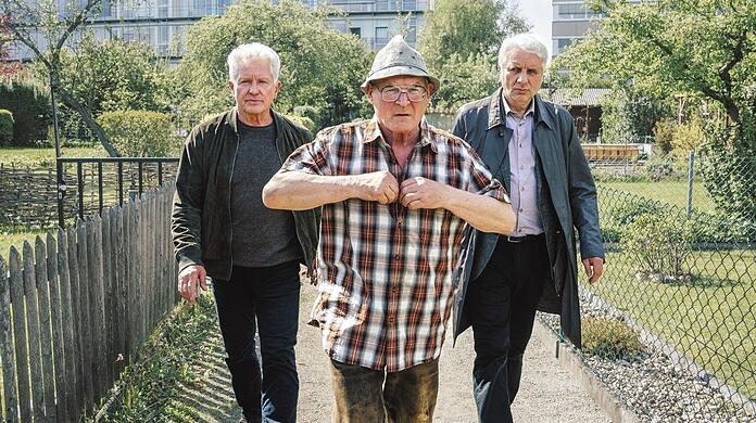 Ivo Batic (Miroslav Nemec, l.) und Franz Leitmayr (Udo Wachtveitl, r.) nehmen den verdächtigen Johannes Bonifaz Hackl (Burghart Klaußner) mit.