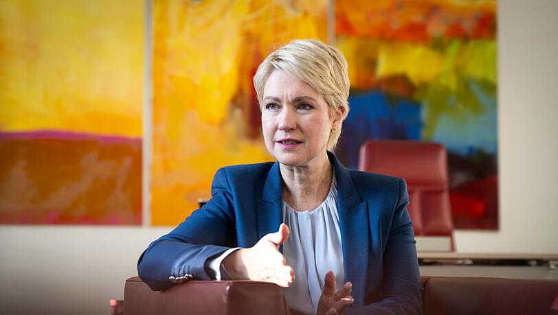 Ministerpräsidentin Manuela Schwesig findet, dass man den Einsatz der Arbeitenden nicht kleinreden soll. (Archivbild) Ministerpräsidentin Manuela Schwesig findet, dass man den Einsatz der Arbeitenden nicht kleinreden soll. (Archivbild)