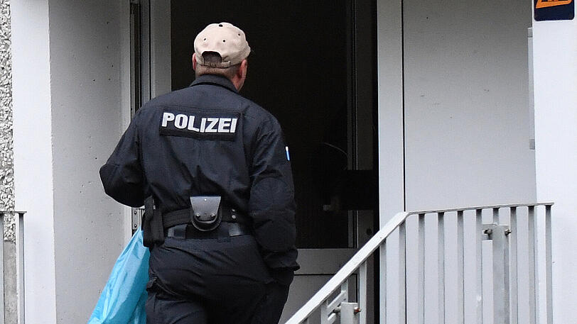 Die Streife, die auf dem Bauernhof eintraf, stellte fest, dass es sich um eine Phosphorgranate handelte.