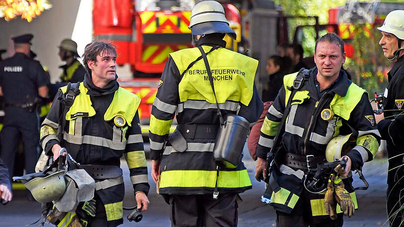 Wegen der starken Rauchentwicklung nach einem Saunabrand hat die Feuerwehr das Hotel evakuiert. Verletzt wurde niemand.