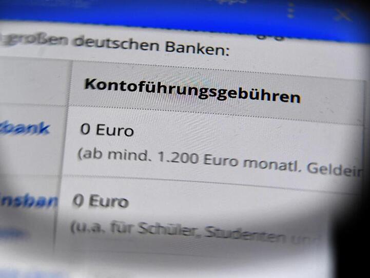 Banken und Sparkassen brechen wegen des Zinstiefs die Erträge weg.