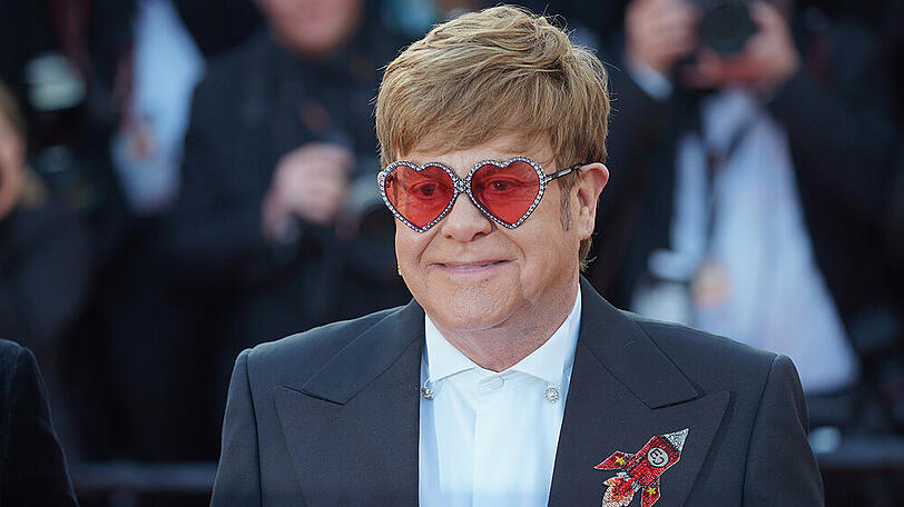 Elton John bekommt eine weibliche Plastikversion seiner selbst