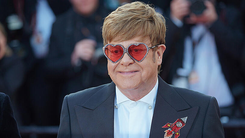 Elton John bekommt eine weibliche Plastikversion seiner selbst Elton John bekommt eine weibliche Plastikversion seiner selbst