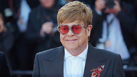 Elton John bekommt eine weibliche Plastikversion seiner selbst