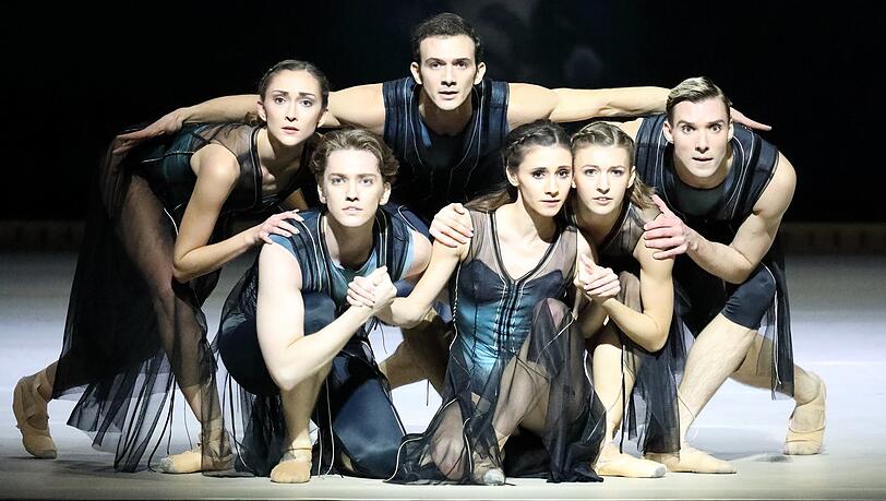 Das Ensemble der "Tschaikowsky Ouvertüren", die für Ratmansky allesamt Minidramen sind.
