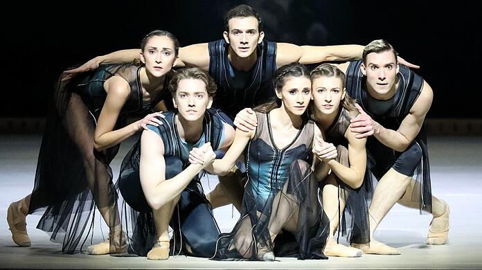 Das Ensemble der "Tschaikowsky Ouvertüren", die für Ratmansky allesamt Minidramen sind.