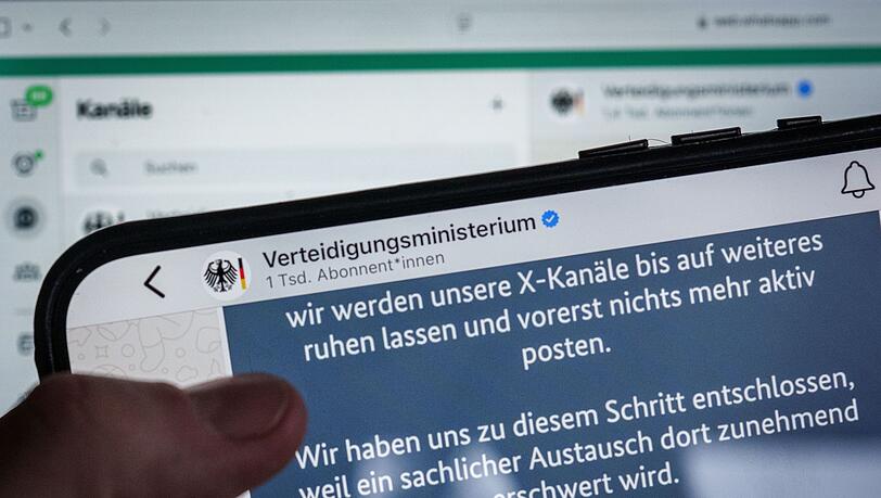 So mancher zog sich bereits zurück - wie sich die X-Nutzerzahlen langfristig entwickeln, ist unklar. (Archivbild) So mancher zog sich bereits zurück - wie sich die X-Nutzerzahlen langfristig entwickeln, ist unklar. (Archivbild)