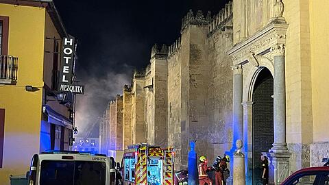 Feuerwehrleute waren vor Ort, um den Brand zu löschen.