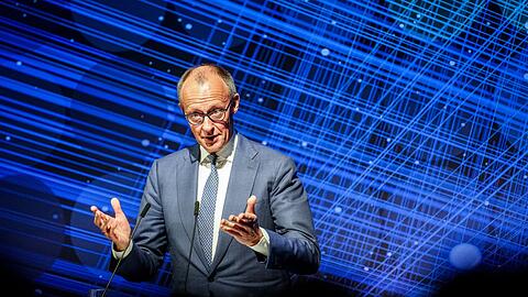 Der Kanzler stimmt die B&uuml;rger auf grundlegende Ver&auml;nderungen bei der Rente ein.