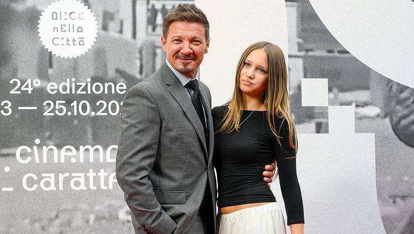 Jeremy Renner hat seine Tochter Ava Berlin Renner mit nach Rom gebracht.