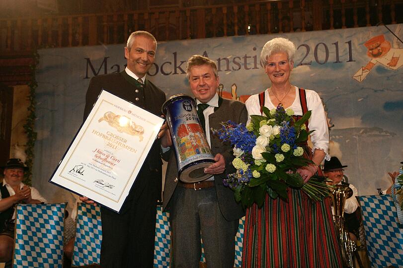 Django schenkt ein: Die besten Bilder vom Politikerderblecken beim Maibock-Anstich im Hofbräuhaus.