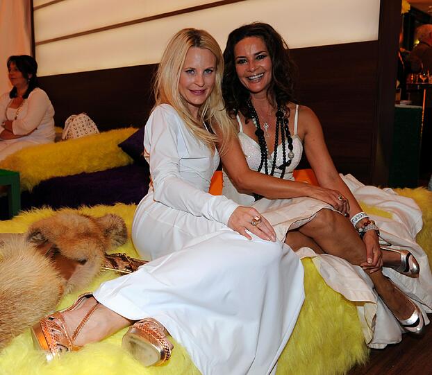 ...oder die Designerin Sonja Kiefer (l) und das Model Gitta Saxx