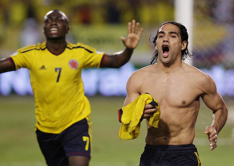 Nach einem dramatischen Remis gegen Chile hat sich Kolumbien als zweites Team aus der Südamerika-Gruppe für die WM 2014 qualifiziert.