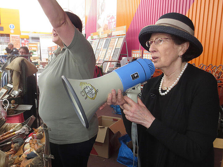 Heide Simonis auf dem Kieler Flohmarkt: "Man muss jönne könne"
