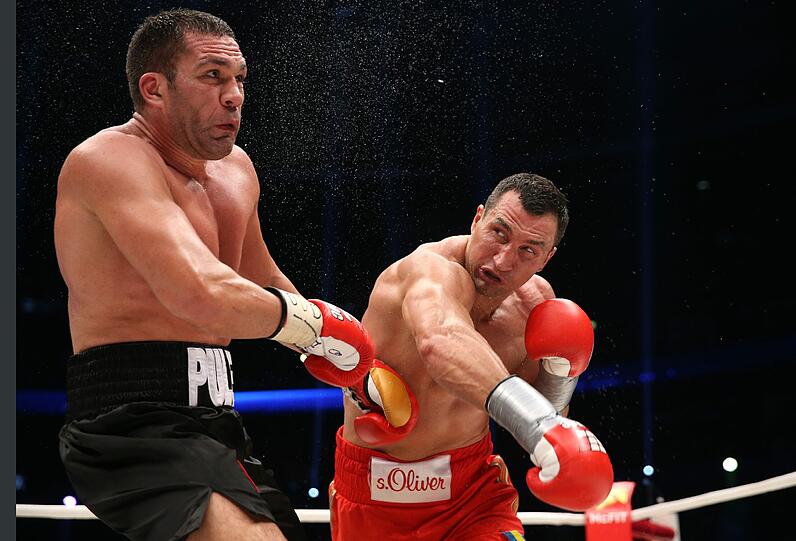 Klitschko ließ seinem Kontrahenten nicht den Hauch einer Chance. Mehrfach schickte er ihn auf die Bretter. Die Bilder vom Fight.