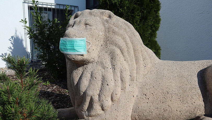 Ein Mitglied des Funktionsteams ist positiv auf das Coronavirus getestet worden. (Symbolbild)