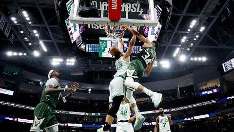 Die Boston Celtics haben Spiel sechs in den NBA-Playoffs gegen die Milwaukee Bucks gewonnen.