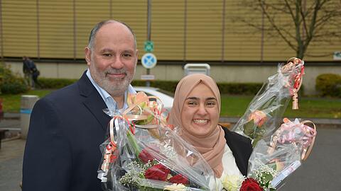 Die ägyptisch-deutsche Aktivistin Fagr El Adly mit ihrem Vater Alaa El Daly in der Fakultät Mannheim der Universität Heidelberg.