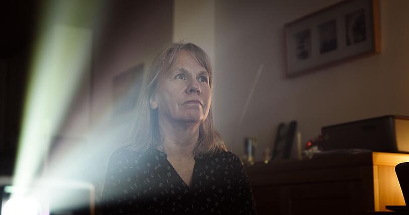 Claudia war Teil einer verschw&ouml;rungsideologischen Sekte. Wie ihr der Ausstieg gelang, erz&auml;hlt sie in der Reportage.