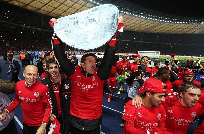Die Bayern feiern im Berliner Olympiastadion den Meistertitel - die Bilder.
