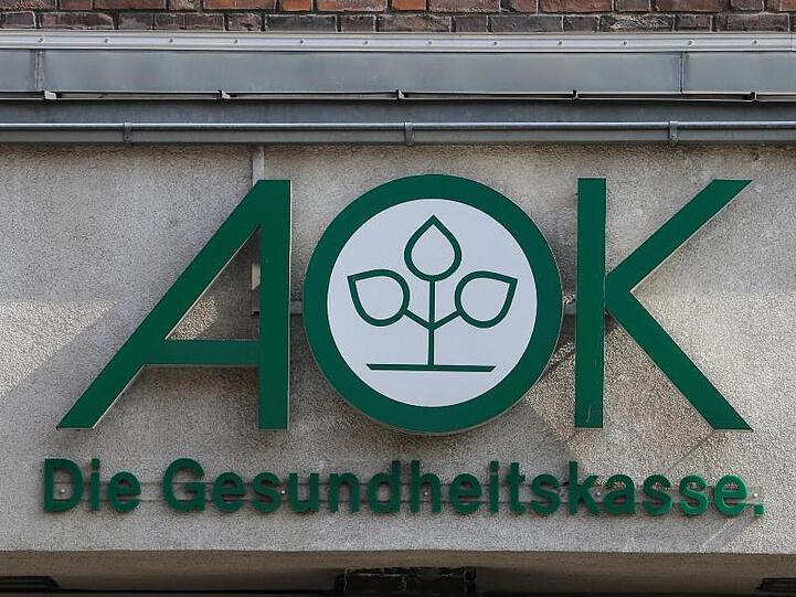 Das Logo der Krankenkasse AOK.