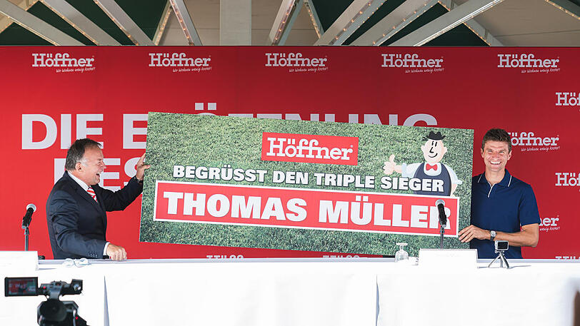 Triple-Sieger-Gutschein: Höffner-Geschäftsführer Dankert und Müller.