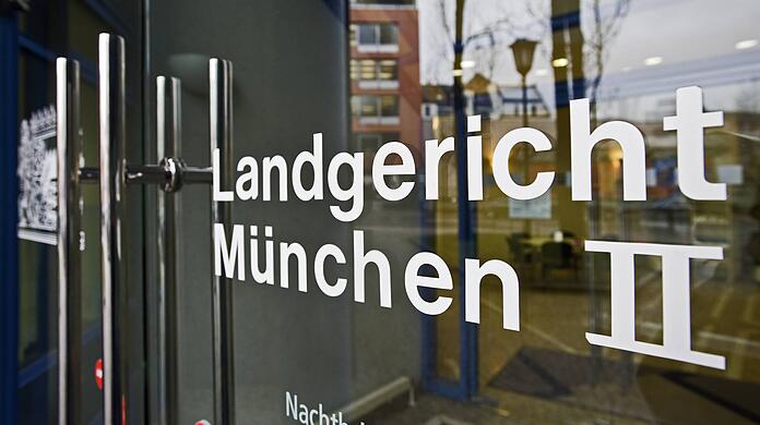 Der Eingang zum Landgericht München II in der Denisstraße 3. (Archivbild)