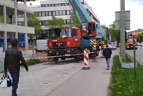 Kein Platz für Radler: AZ-Leser Egon Meier schickte uns das Foto von der Baustelle am ehemaligen Agfa-Hochhaus ohne Kommentar.
