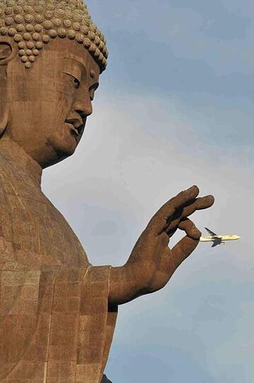 Der Buddha und sein kleines Spielzeug