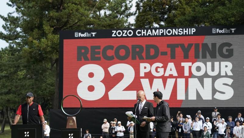 Tiger Woods (l) hat zum 82. Mal ein Turnier der PGA-Tour gewonnen. Tiger Woods (l) hat zum 82. Mal ein Turnier der PGA-Tour gewonnen.