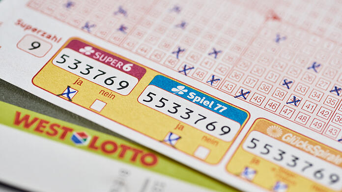 Lotto Bayern ist auf der Suche nach einem Glückspilz, der im Spiel 77 über zweieinhalb Millionen Euro gewonnen hat. (Symbolbild)