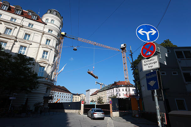 Anwohner wurden wegen der Gefahr aus ihren Häusern geholt.