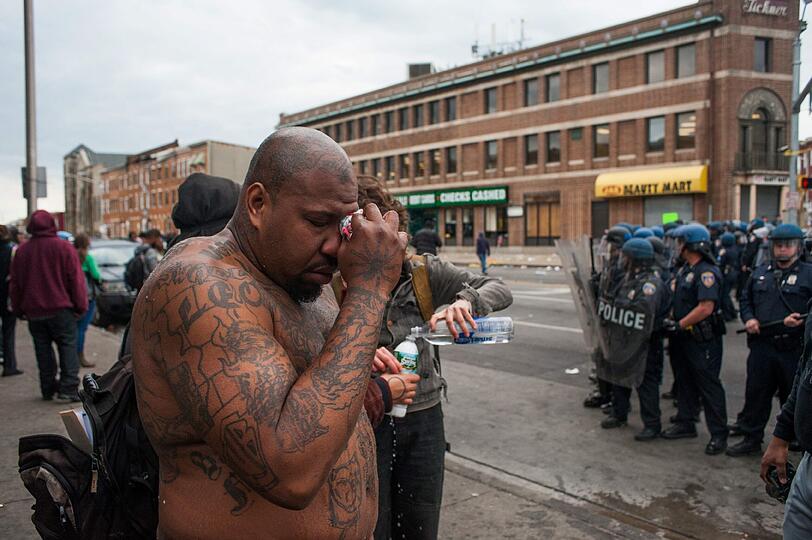 In Baltimore entlädt sich nach der Beerdigung Freddie Grays eine Welle der Gewalt. Die Bilder.