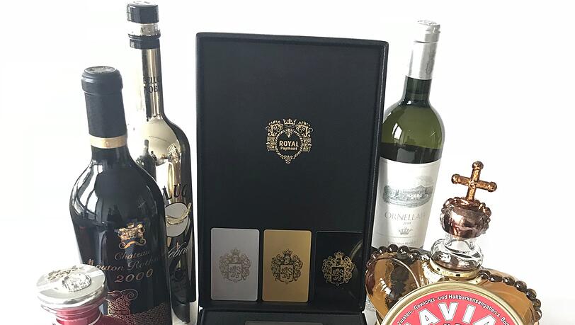 Im Contenance Club bekommt jeder Mann drei Mitgliedskarten (und somit Kaviar, Wein, Schnaps und Wodka satt) Im Contenance Club bekommt jeder Mann drei Mitgliedskarten (und somit Kaviar, Wein, Schnaps und Wodka satt)