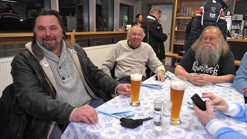 Ein Bild aus Zeiten, als der Löwe noch am Ball war: Roman Wöll, Franz Hell und Fritz Fehling (v. l.) beim Stammtisch im Grünwalder. Ein Bild aus Zeiten, als der Löwe noch am Ball war: Roman Wöll, Franz Hell und Fritz Fehling (v. l.) beim Stammtisch im Grünwalder.