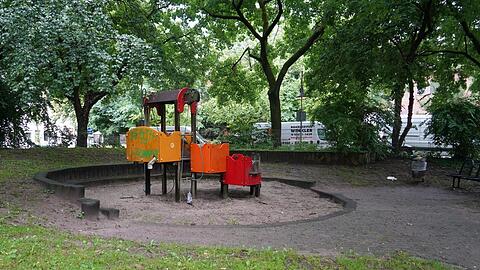 Der Spielplatz ist in die Jahre gekommen.