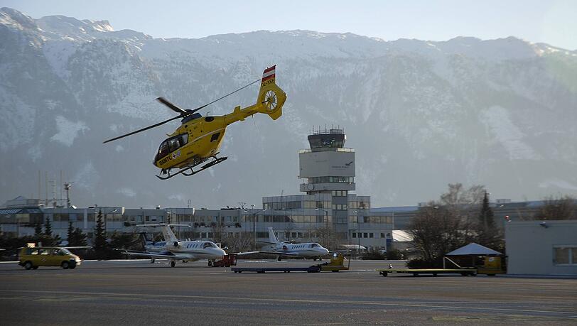 Auch der Notarzthubschrauber Christophorus 6 aus Salzburg war mit seiner medizinischen Crew im Einsatz. (Archivbild)