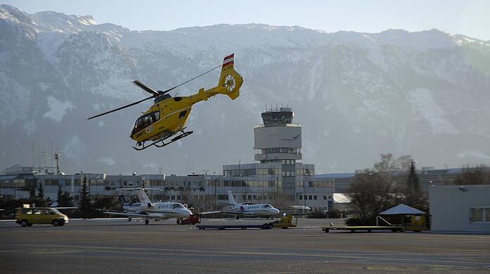 Auch der Notarzthubschrauber Christophorus 6 aus Salzburg war mit seiner medizinischen Crew im Einsatz. (Archivbild)